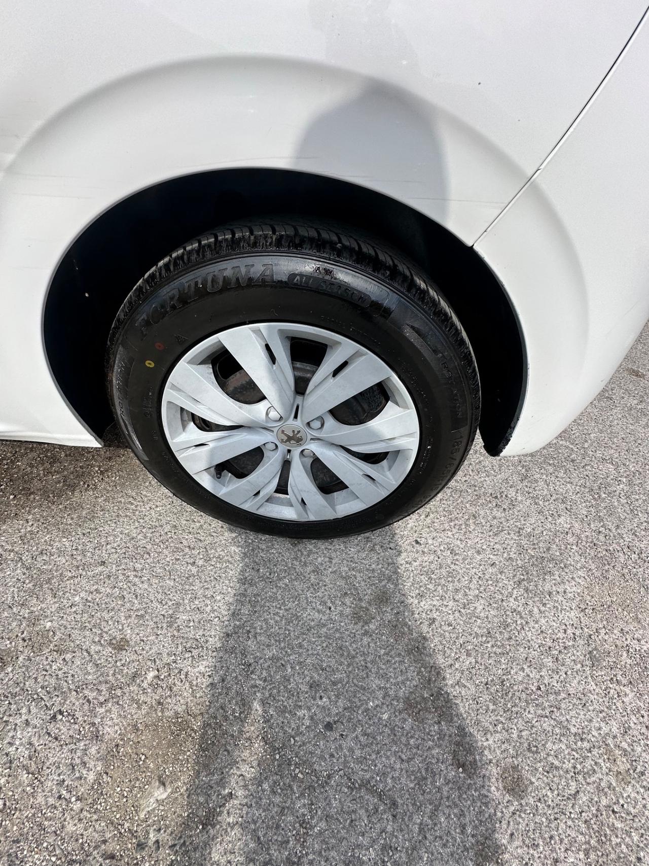 Peugeot 208 1.4 HDi 68 CV 5 porte Access