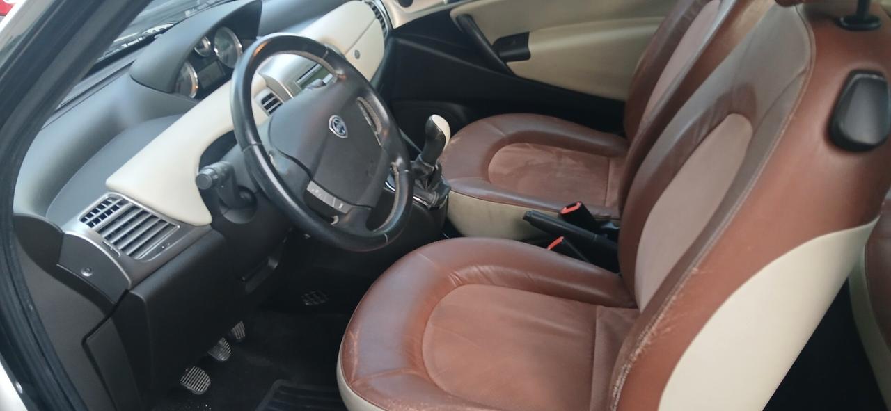 Pochi km Lancia Ypsilon diesel neopatentati