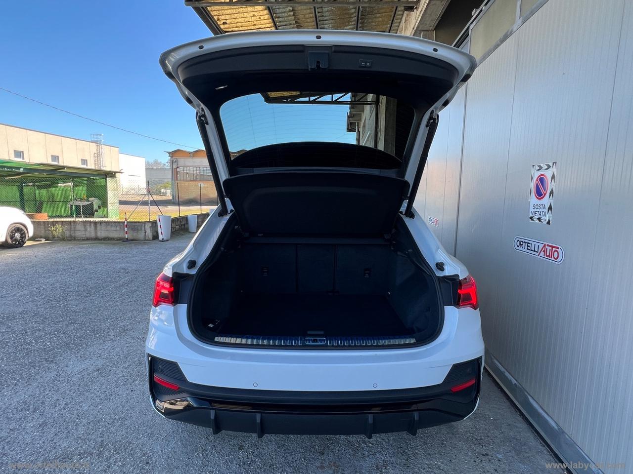 AUDI Q3 SPB 40 TDI quattro S tr. Ident. Black