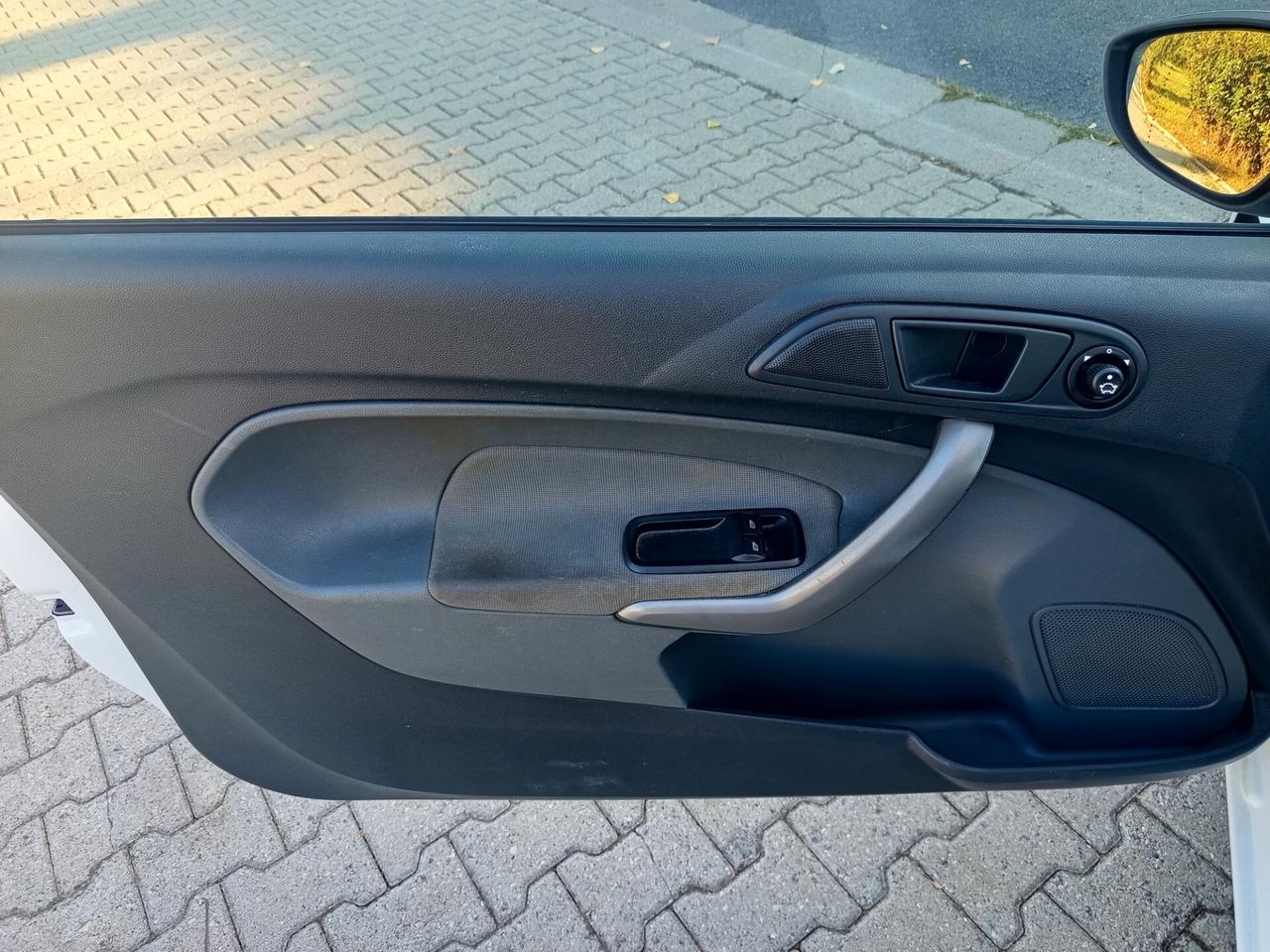 Ford Fiesta 1.4 3 porte Bz.- GPL Titanium