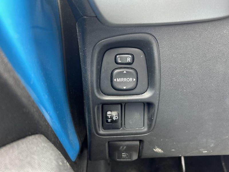 Toyota Aygo 1.0 VVT-i 69 CV 5p x-play NAVI + RETROCAMERA