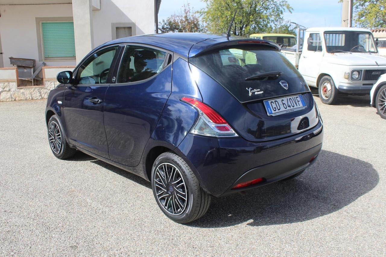 Lancia Ypsilon 1.0 FireFly 5 porte S&S Hybrid Ecochic Gold