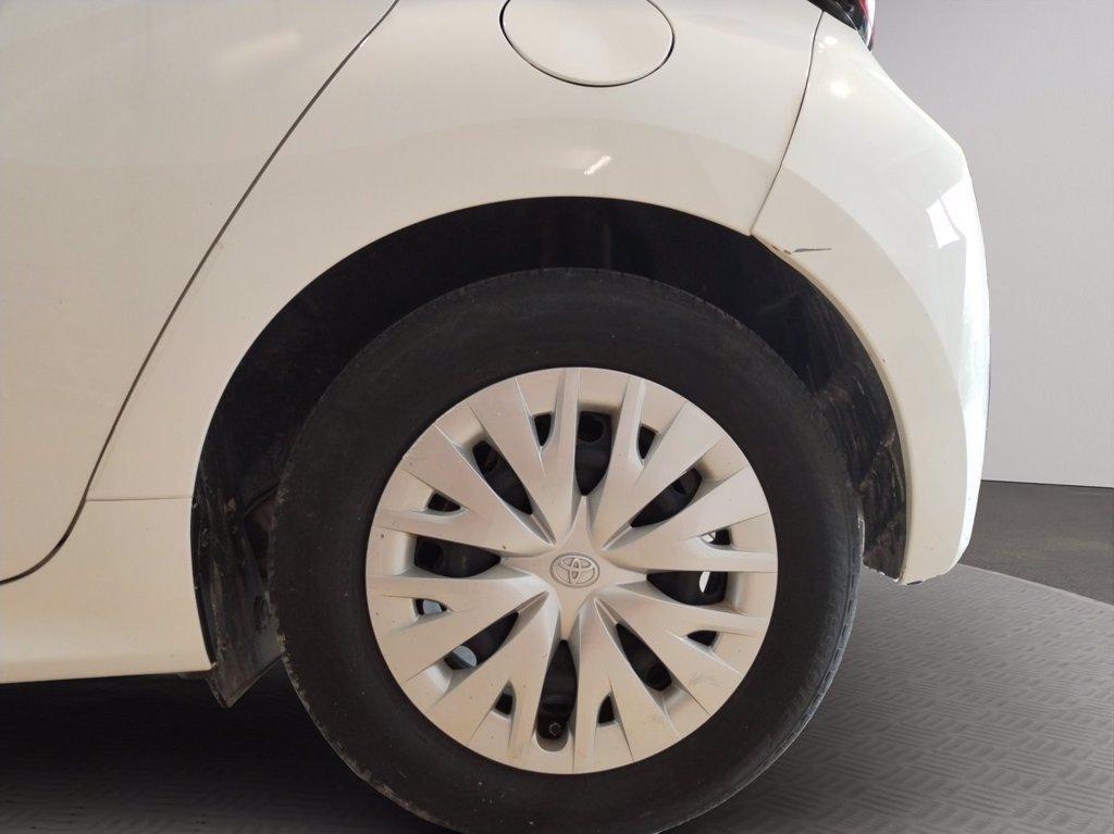 TOYOTA Yaris 1.5h active del 2023