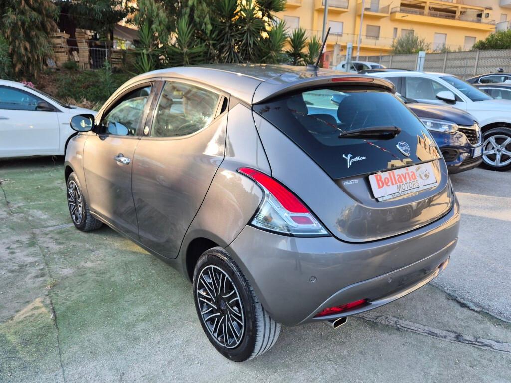 Lancia Ypsilon 1.0 Hybrid Ecochic Gold
