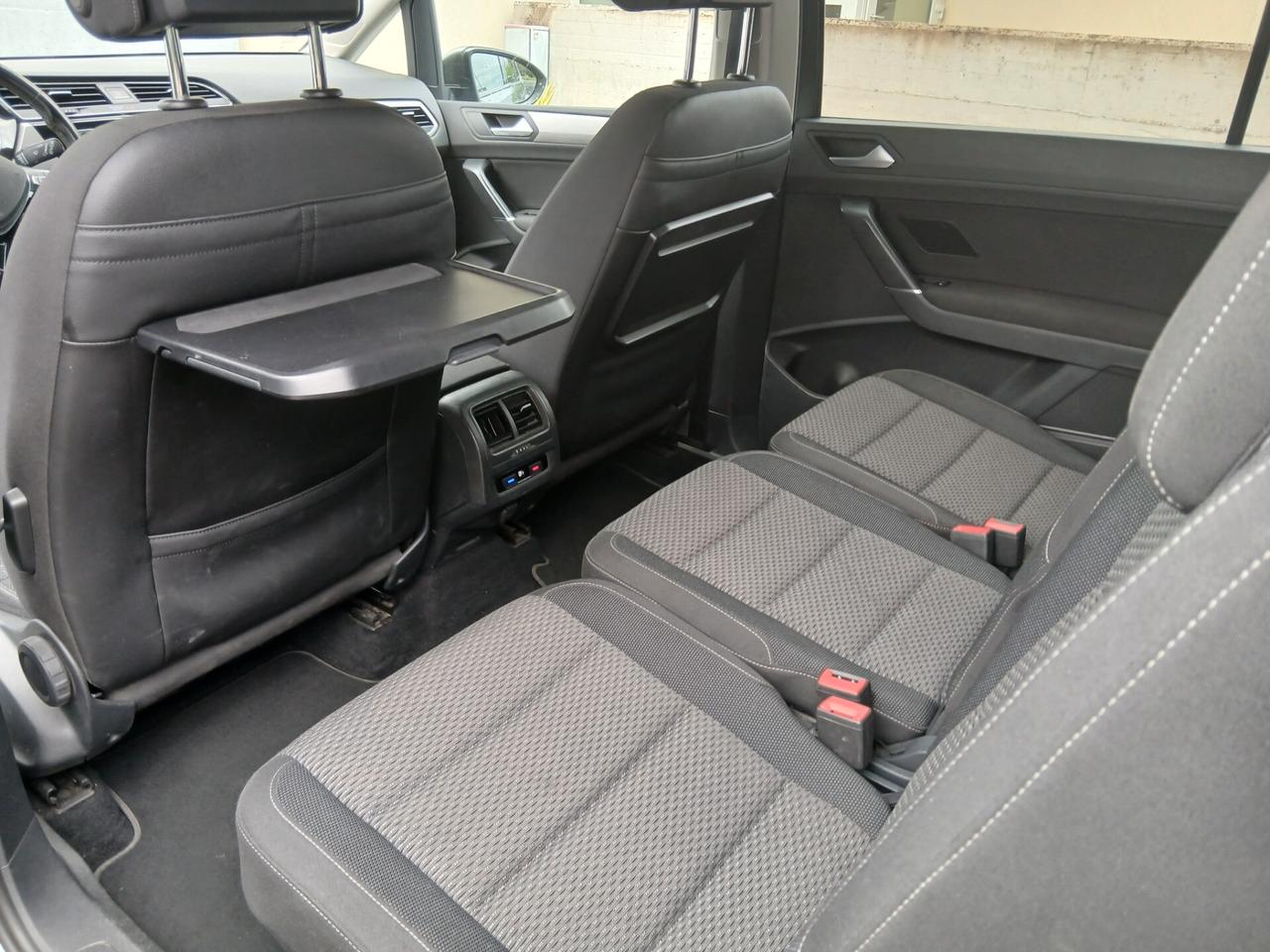 Volkswagen Touran 1.4 TSI DSG Executive 7 posti tua a € 199 mese