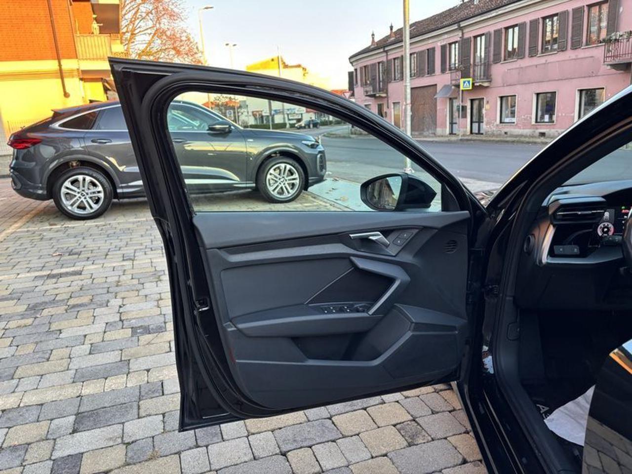 Audi A3 SPB 30 TDI S tronic Business LED-NAVI