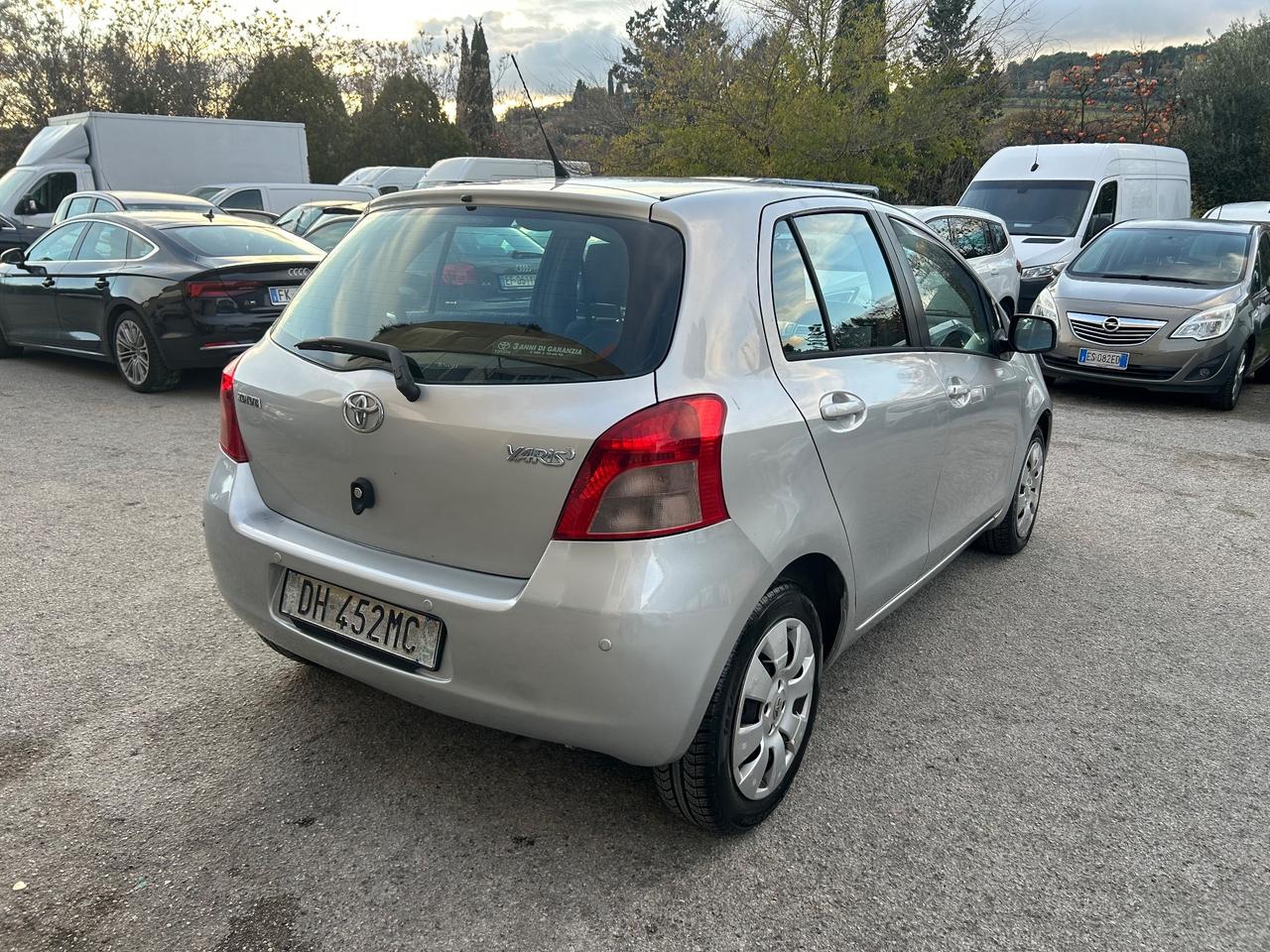 Toyota Yaris 1.3 5 porte cambio automatico 120000km