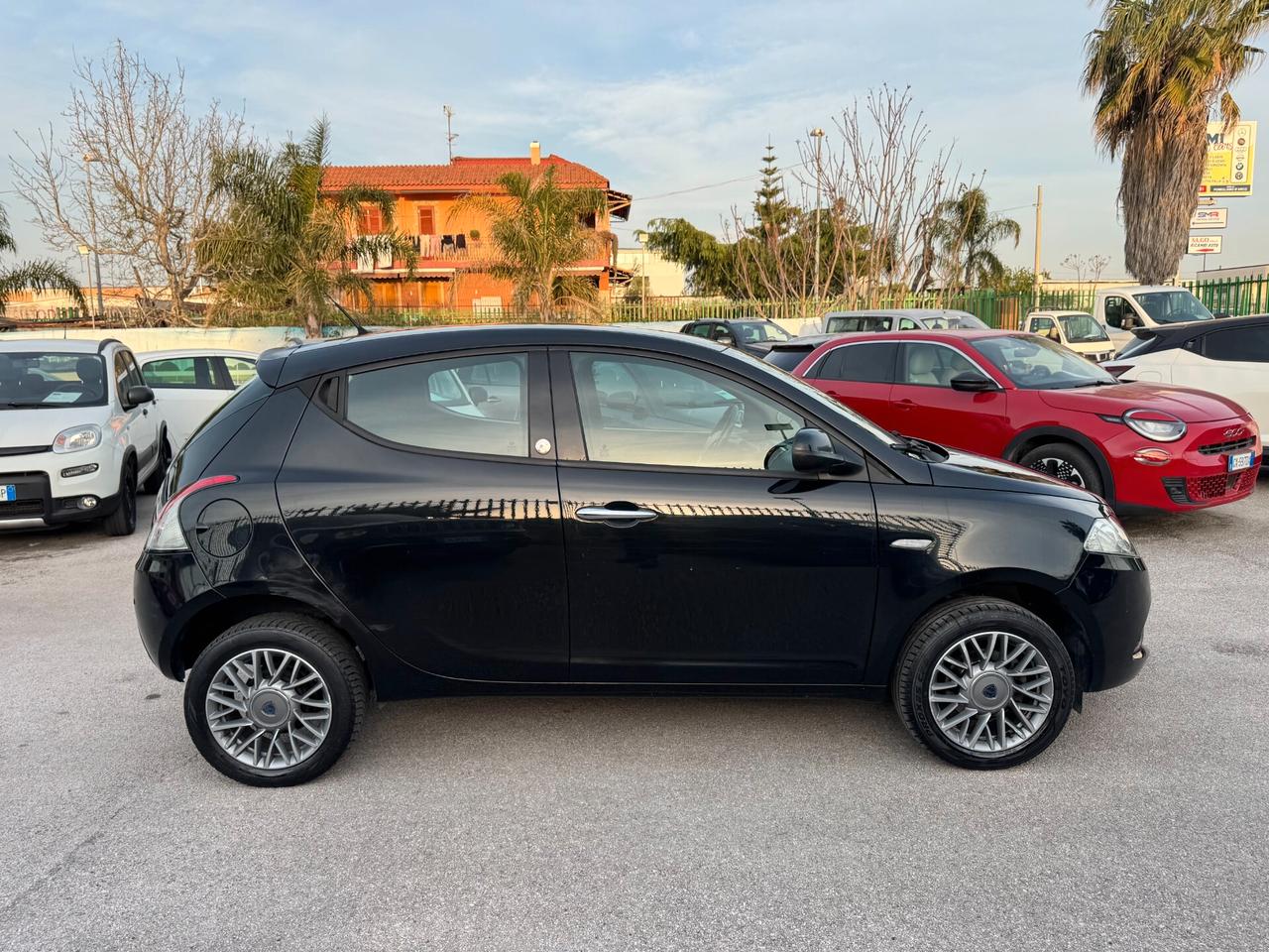 Lancia Ypsilon 0.9 TwinAir 85 CV 5 porte Metano Ecochic Silver