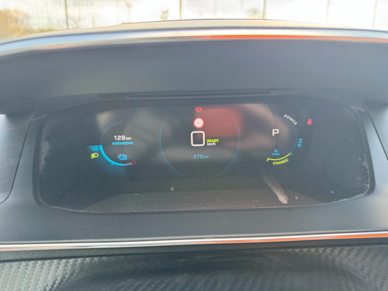 Peugeot 2008 motore elettrico 136 CV Allure