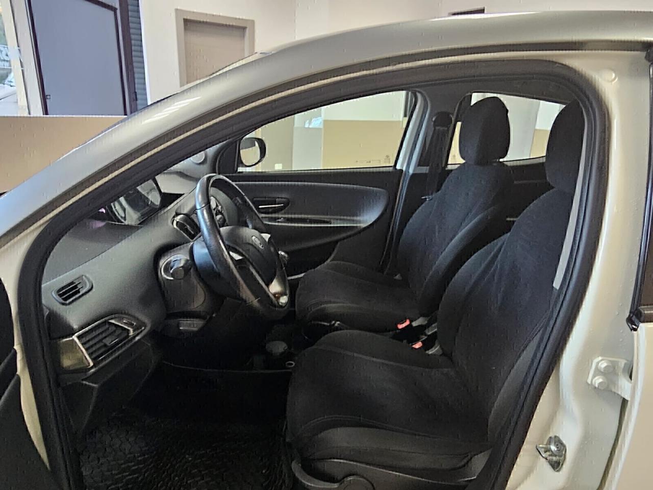 Lancia Ypsilon 1.2 69 CV 5 porte GPL Ecochic Silver