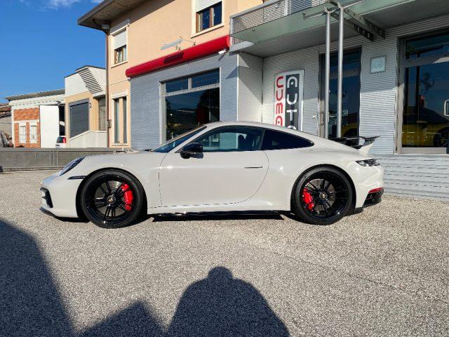 PORSCHE 911 Carrera 4 GTS