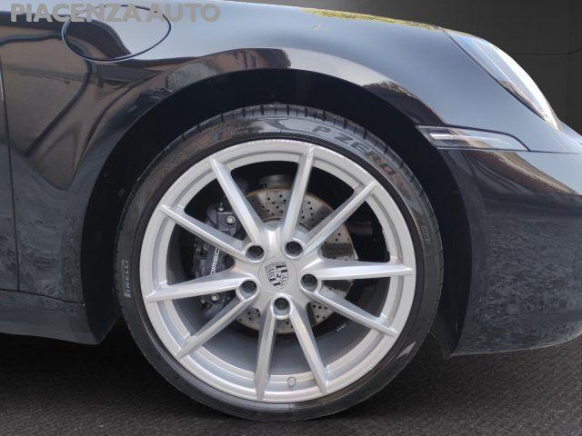 PORSCHE 992 Carrera