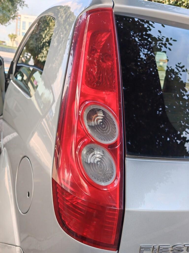 Ford Fiesta 1.4 diesel con 99.000 km