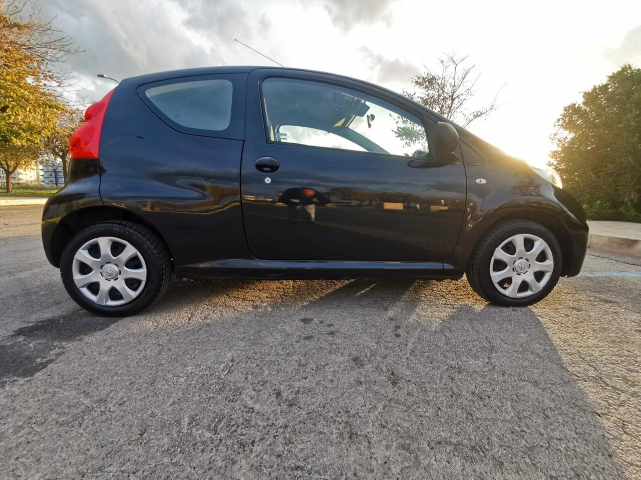 Peugeot 107 1.0 68CV 3p. Plaisir - 2011