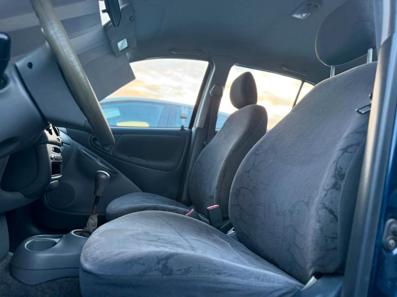 Toyota Yaris 1.0i 16V cat 5 porte Sol OK NEOPATENTATI