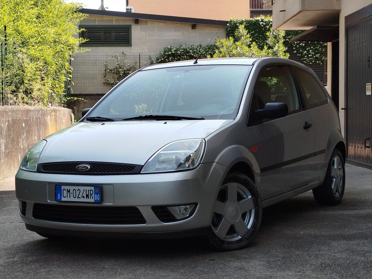Ford Fiesta 1.2 BENZINA 75cv / 34.680km / Neopat.
