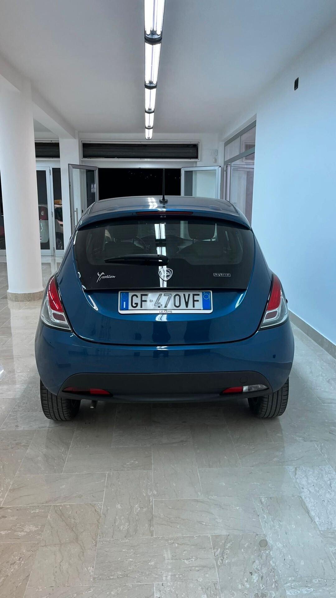 Lancia Ypsilon 1.0 FireFly 5 porte S&S Hybrid Ecochic Silver