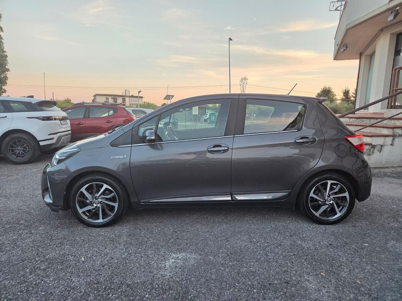 Toyota Yaris 1.5 Hybrid 5 porte Trend "Blue Edition"