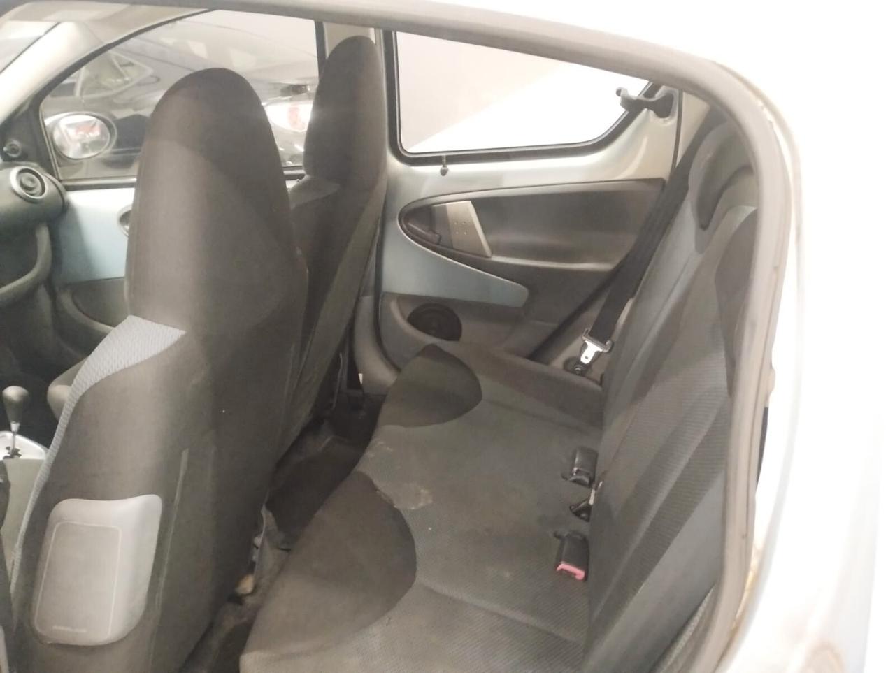 Toyota Aygo 1.0 12V VVT-i 5 porte Sol 165.000 KM