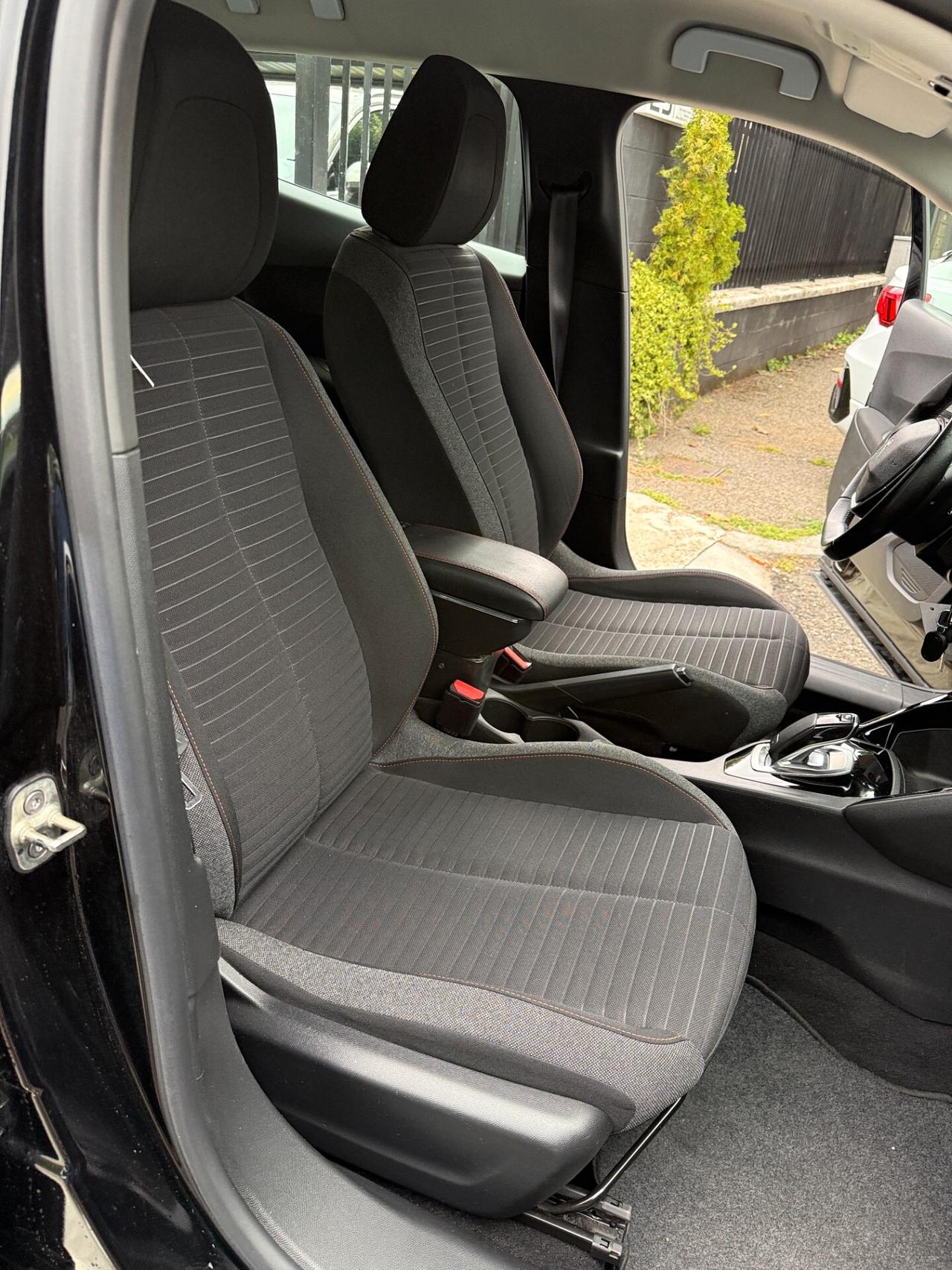 Peugeot 2008 PureTech 130 S&S EAT8 Allure