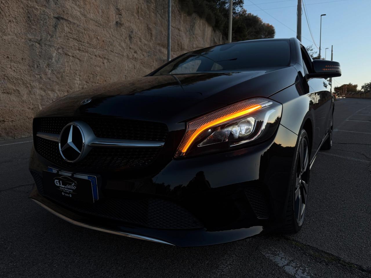 Mercedes A180 SPORT/1500 110CV/FULL LED/NAVI/18"