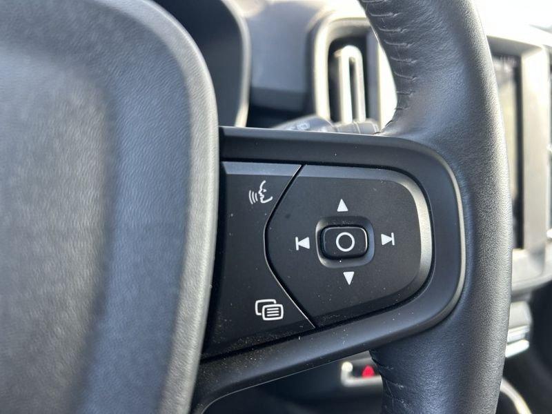 Volvo XC40 T2 Momentum Core 1 PROPRIETARIO - GANCIO TRAINO