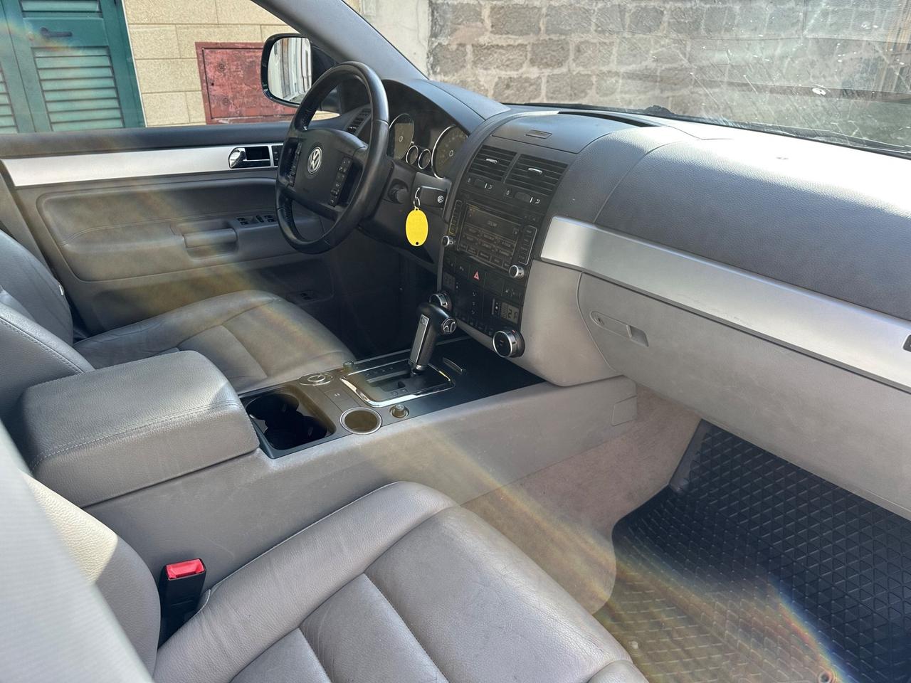 Volkswagen Touareg 3.0/240CV V6 TDI DPF tip. Exclusive