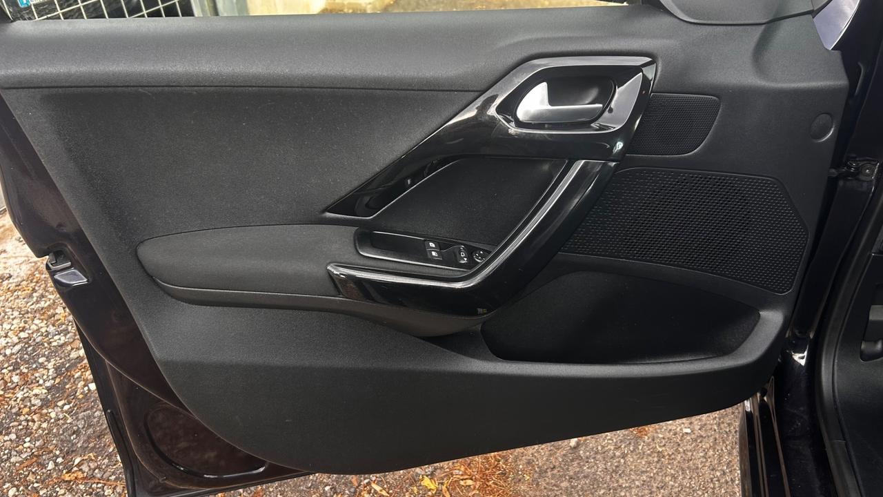 Peugeot 208 1.4 HDi 68 CV 5 porte Allure