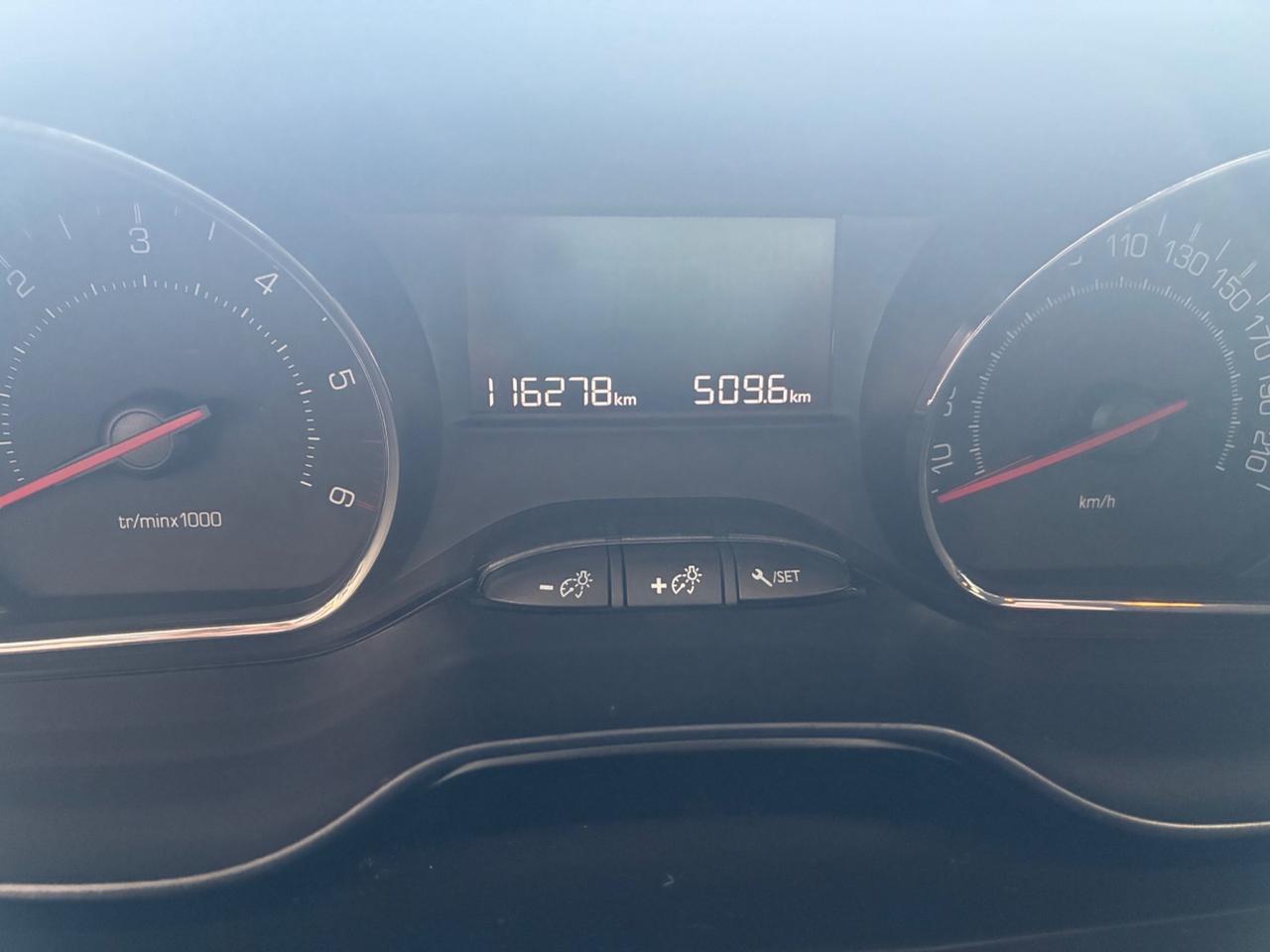 Peugeot 208 1.4 HDi 68 CV 5 porte Allure