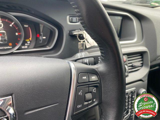 VOLVO V40 D3 Momentum