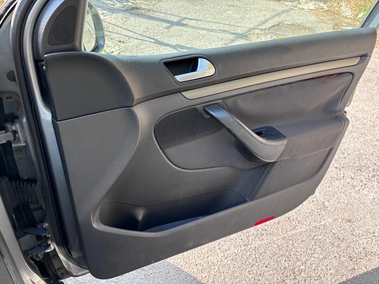 Volkswagen Golf 1.6 16V FSI 3p. Sportline