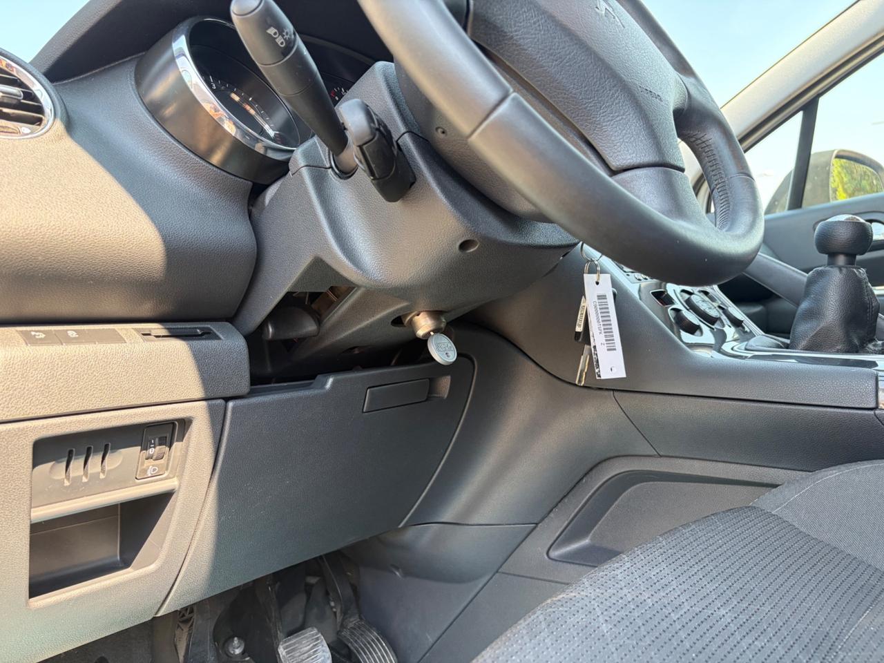 Peugeot 3008 1.6 HDi 115CV Allure