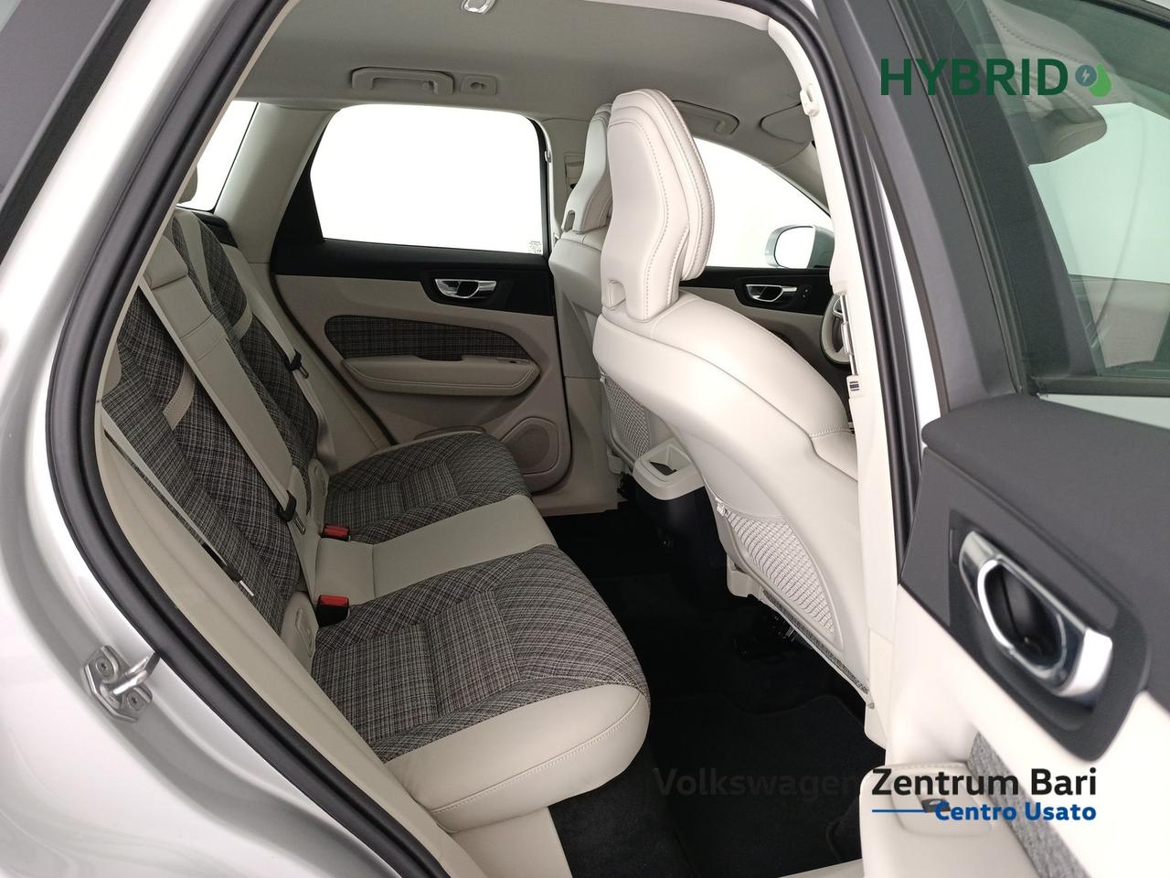 Volvo XC60 2.0 b4 momentum pro auto