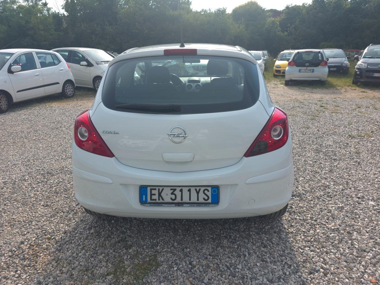 Opel Corsa 1.2 3 porte b-color