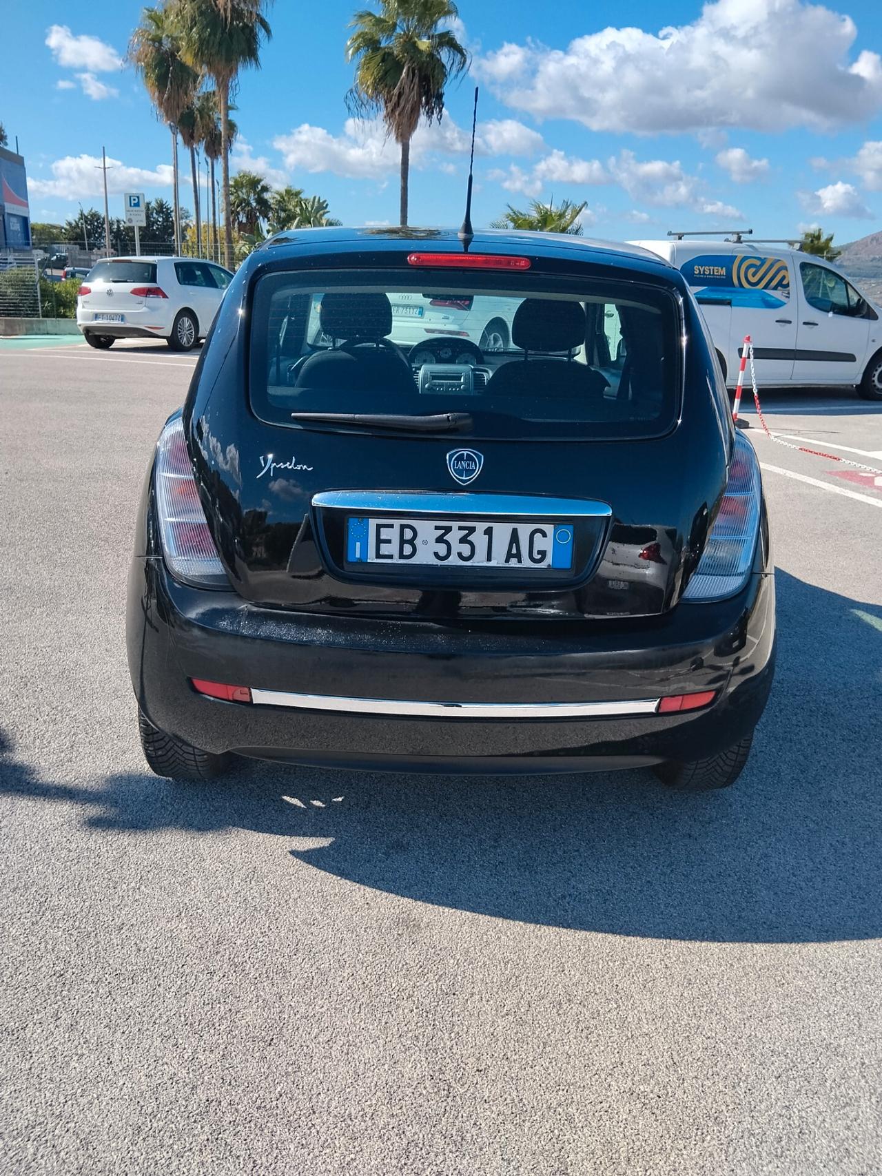 Lancia Ypsilon 1.3 MJT 75 CV Unyca