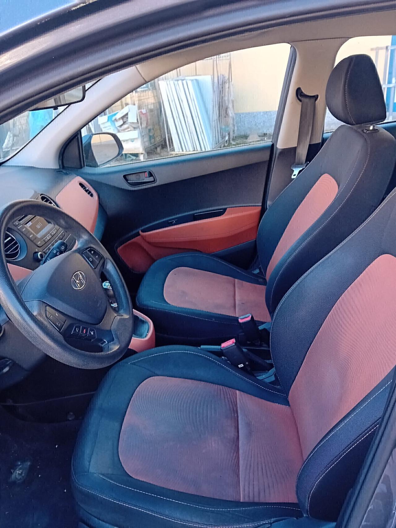 Hyundai i10 - APERTI AD AGOSTO