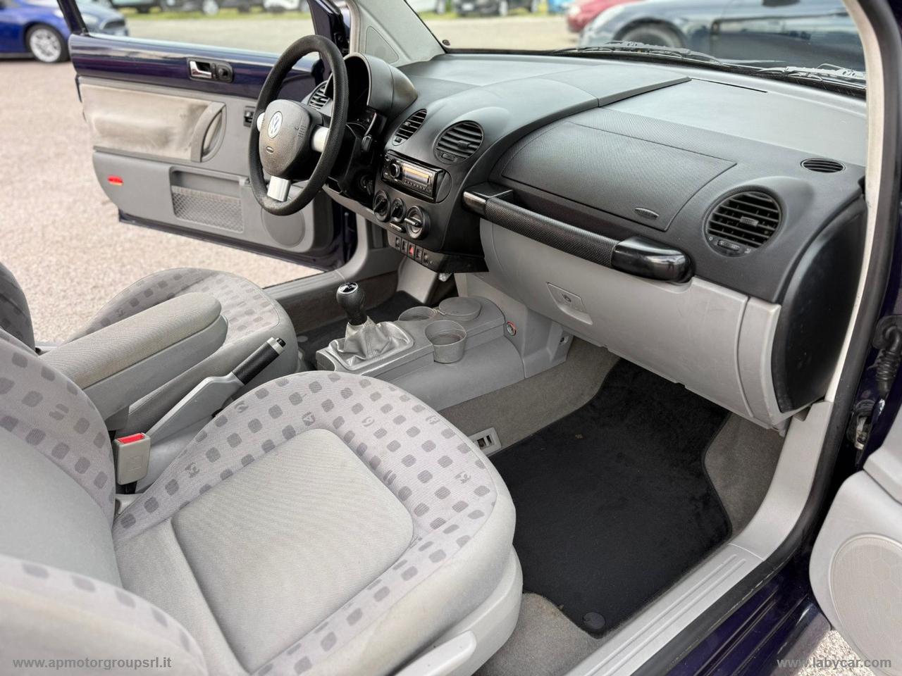 VOLKSWAGEN New Beetle 1.6