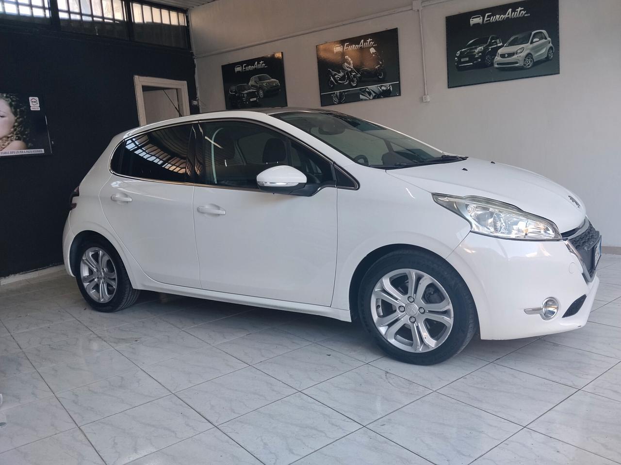 Peugeot 208 1.4 diesel 2013 CON GARANZIA