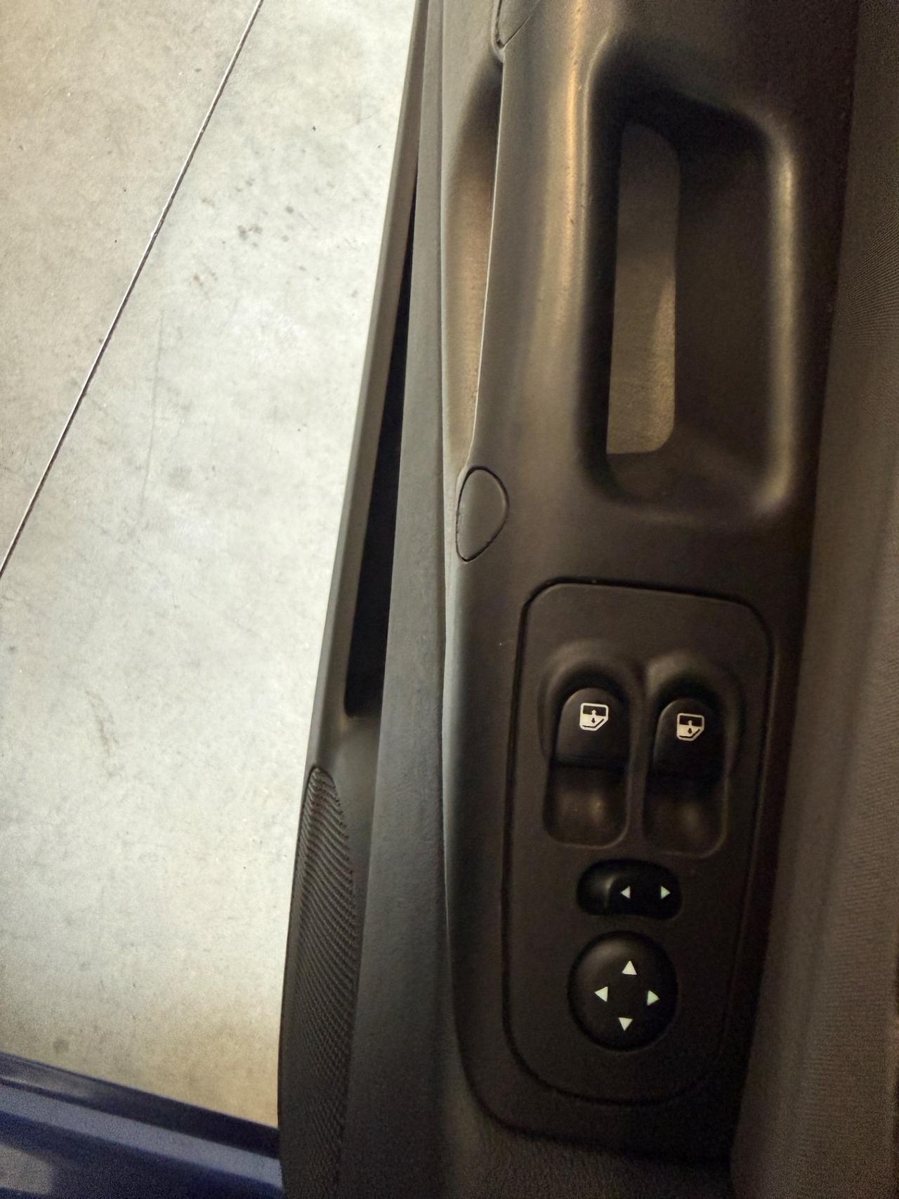 Lancia Ypsilon 1.4 16V Oro