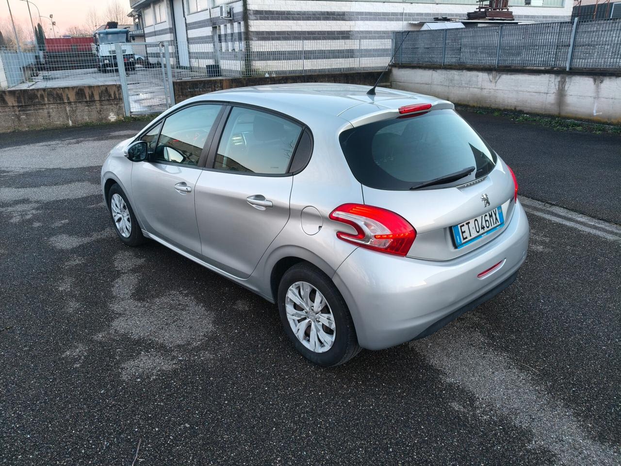 Peugeot 208 1.2 5 porte 2014 SOLO 137.000 KM