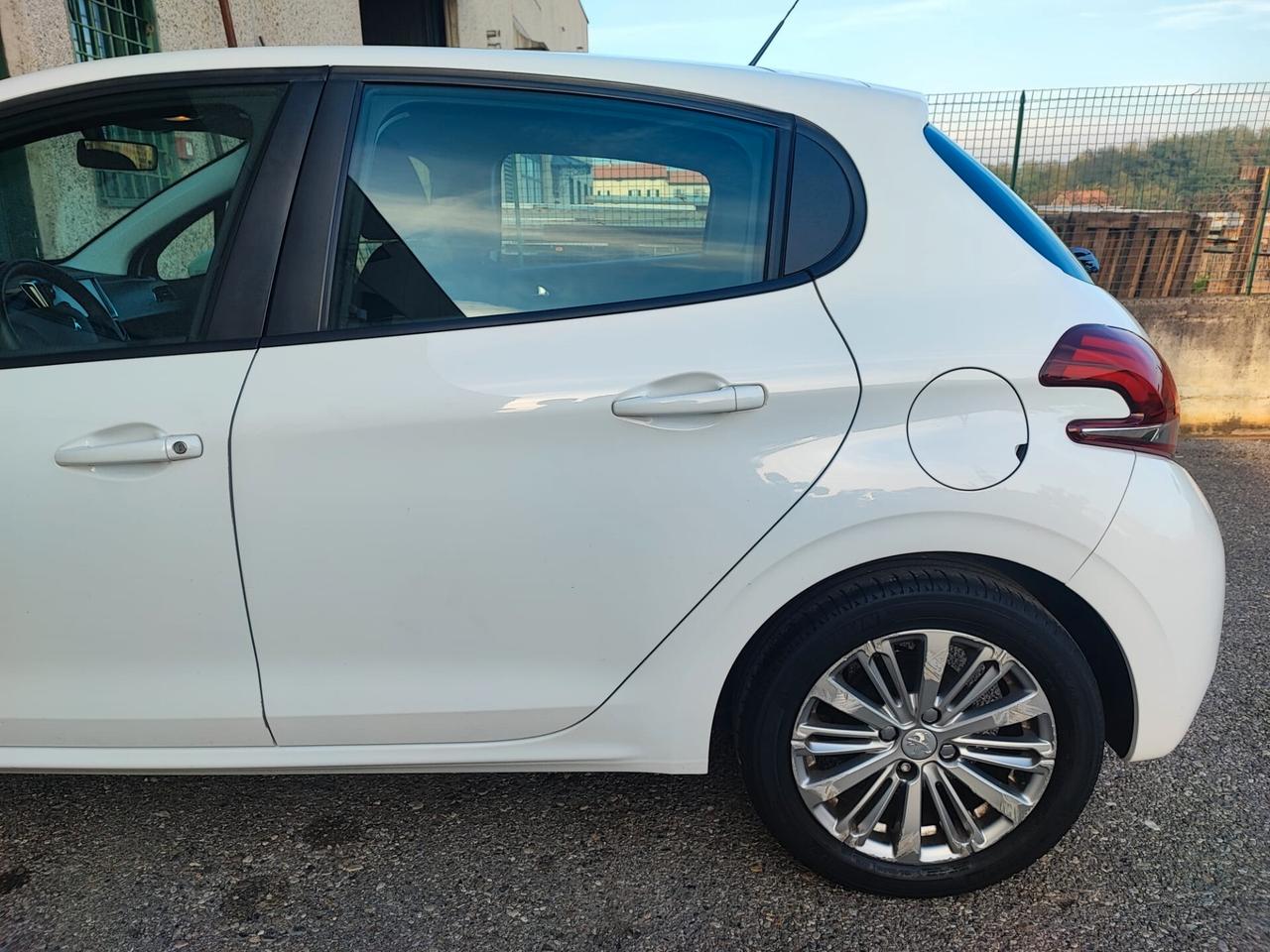 Peugeot 208 1.2 BENZINA NEOPATENTATI 2018 UNIPRO