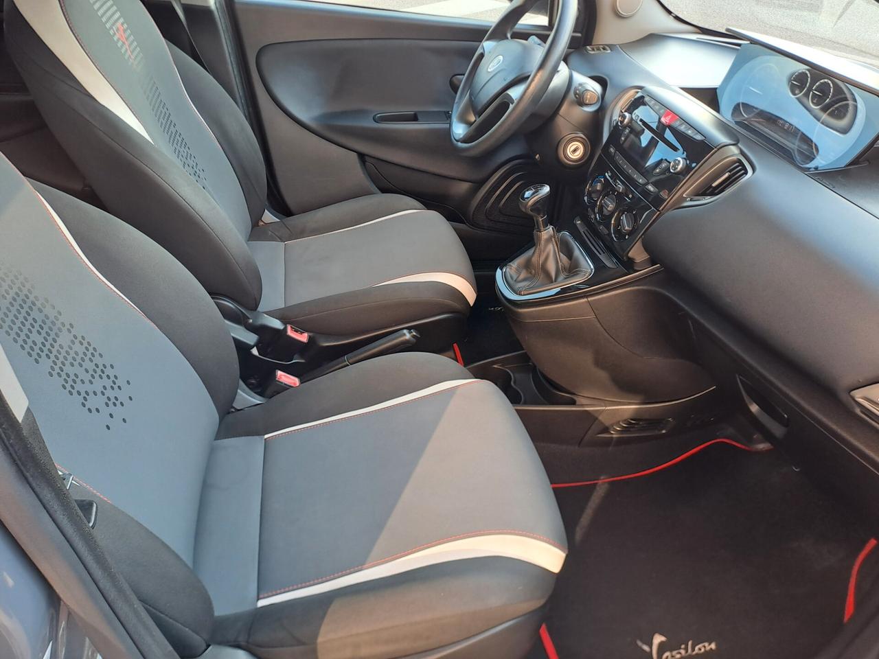 Lancia Ypsilon 1.3 MJT 16V 95 CV 5 porte S&S Gold