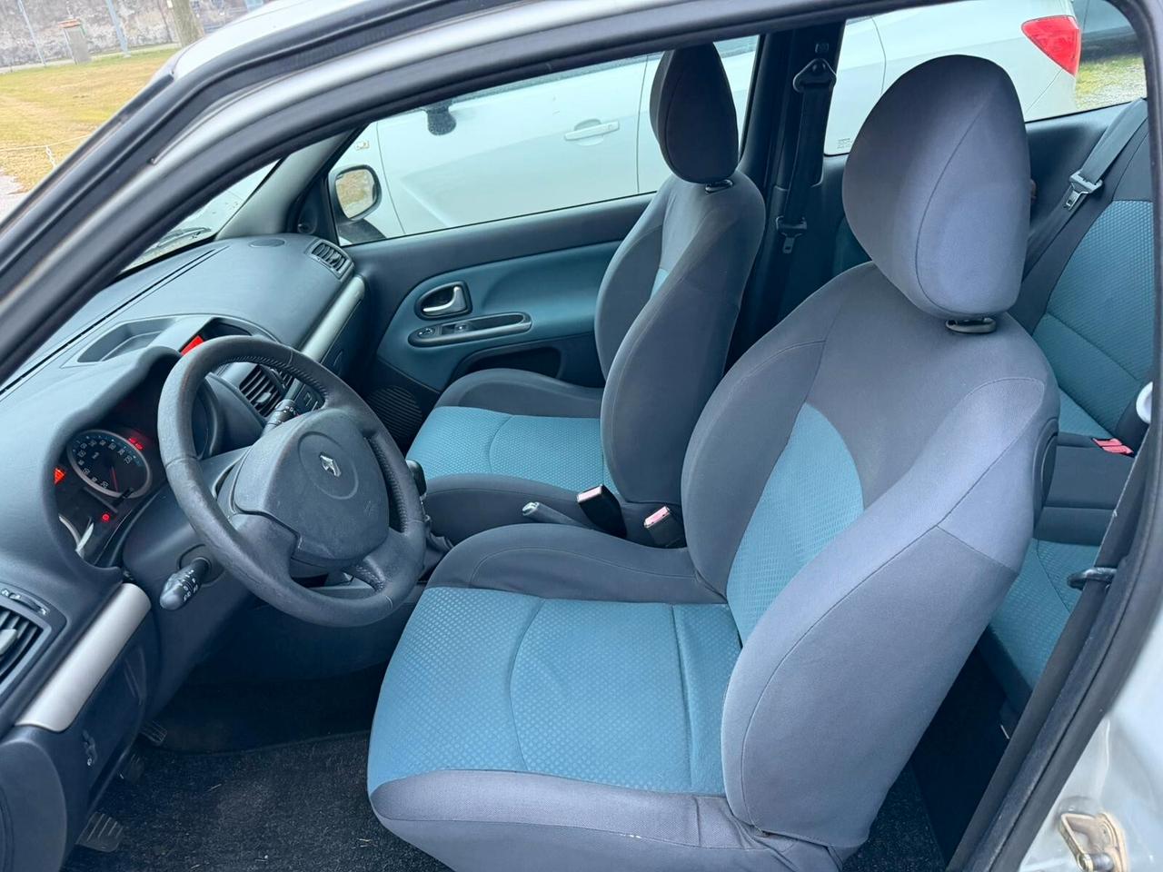 NEOPATENTATI clio 1500 DIESEL ottime condizioni