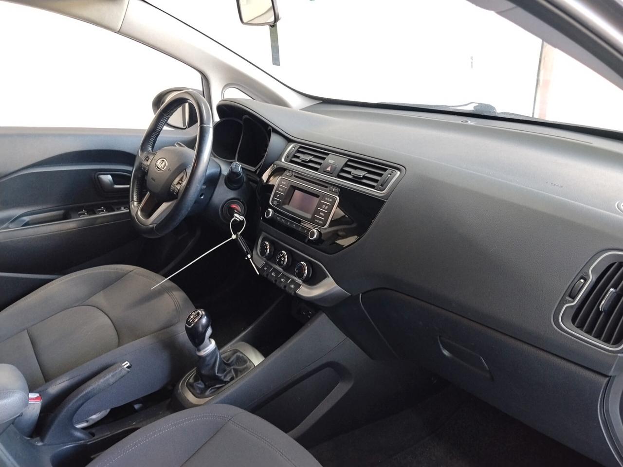 Kia Rio 1.1 diesel 2015 CON GARANZIA