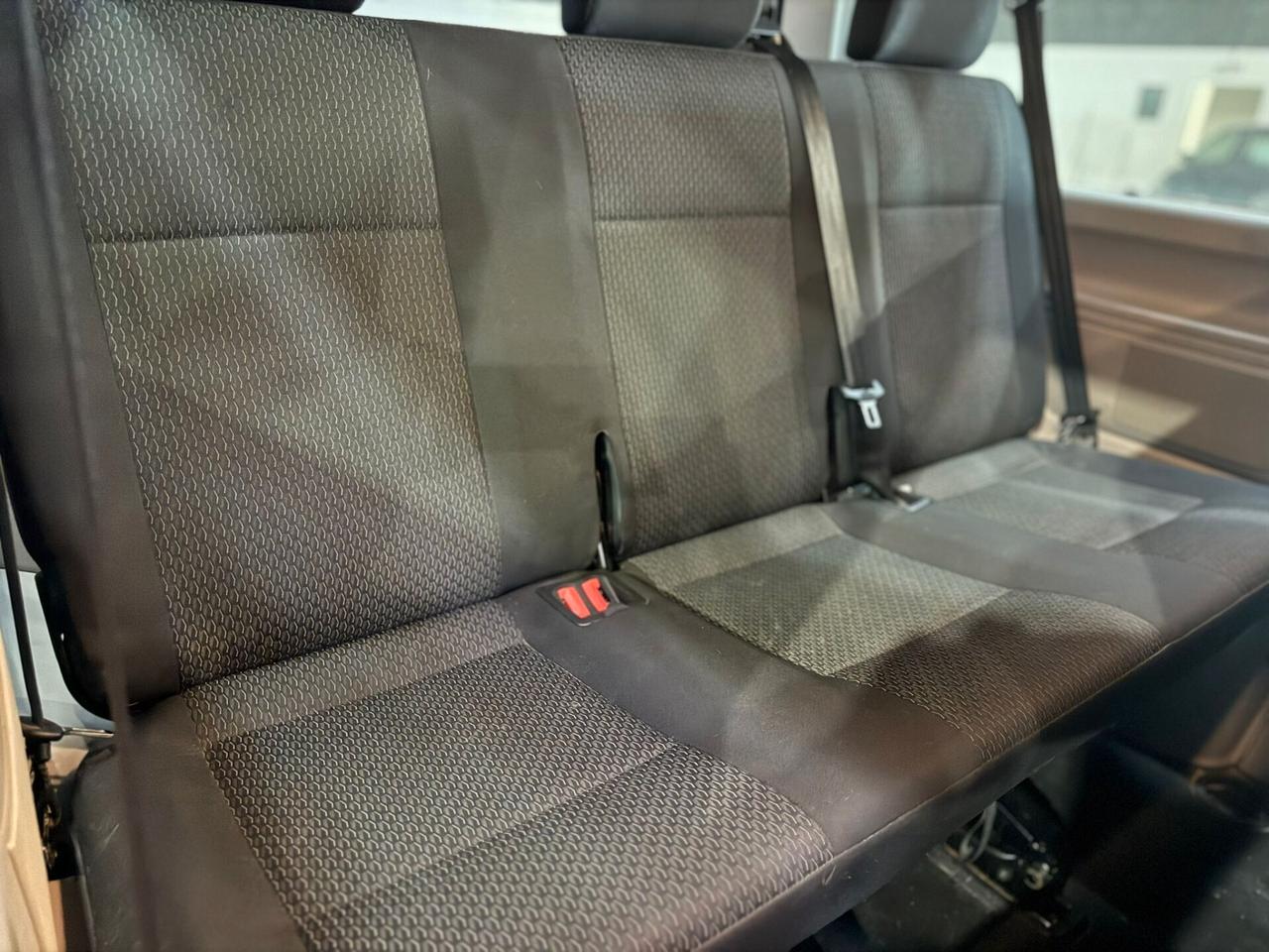 VOLKSWAGEN CARAVELLE KOMBI 9 POSTI
