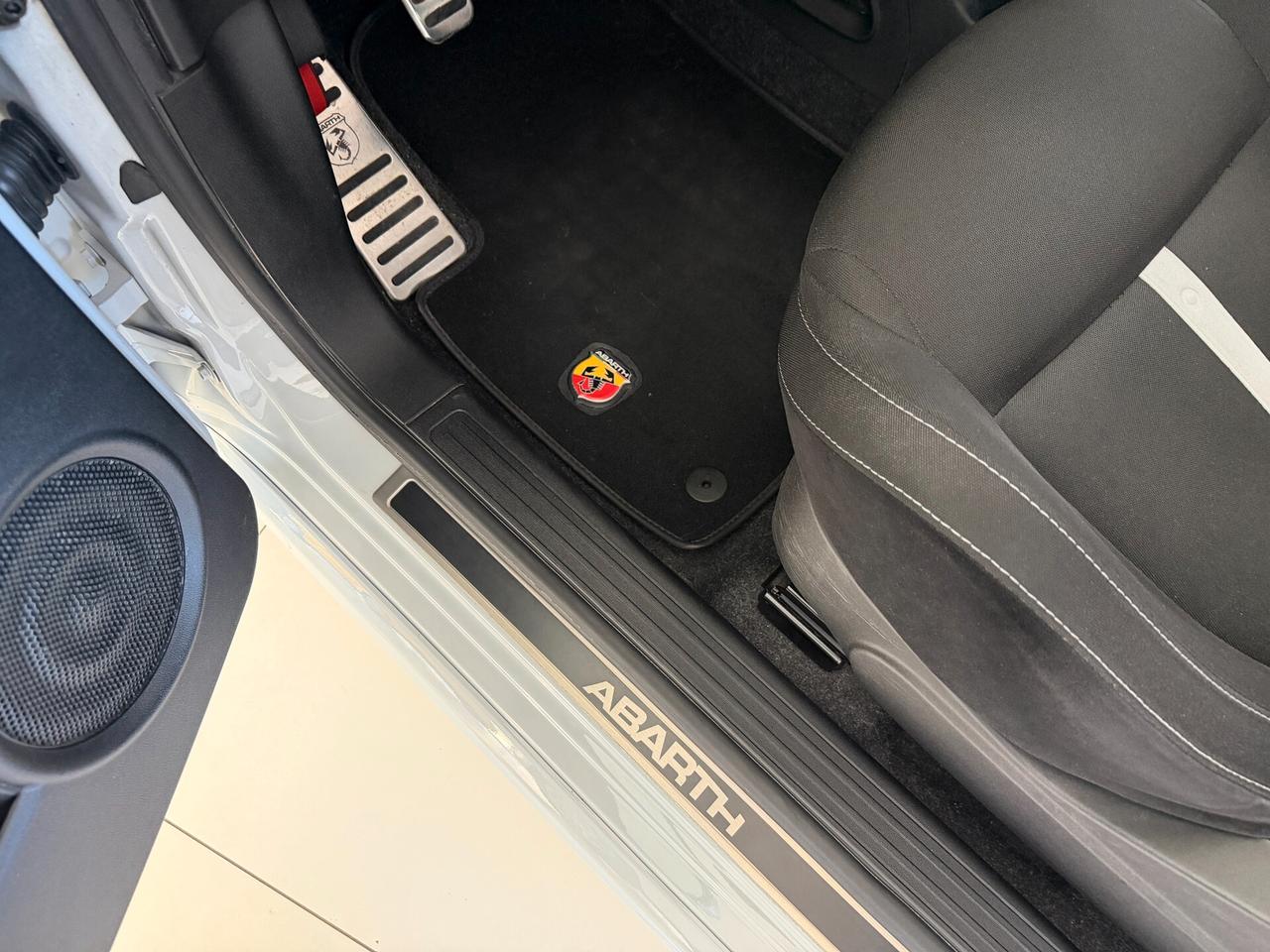 Abarth 500 1.4 Turbo T-Jet Custom