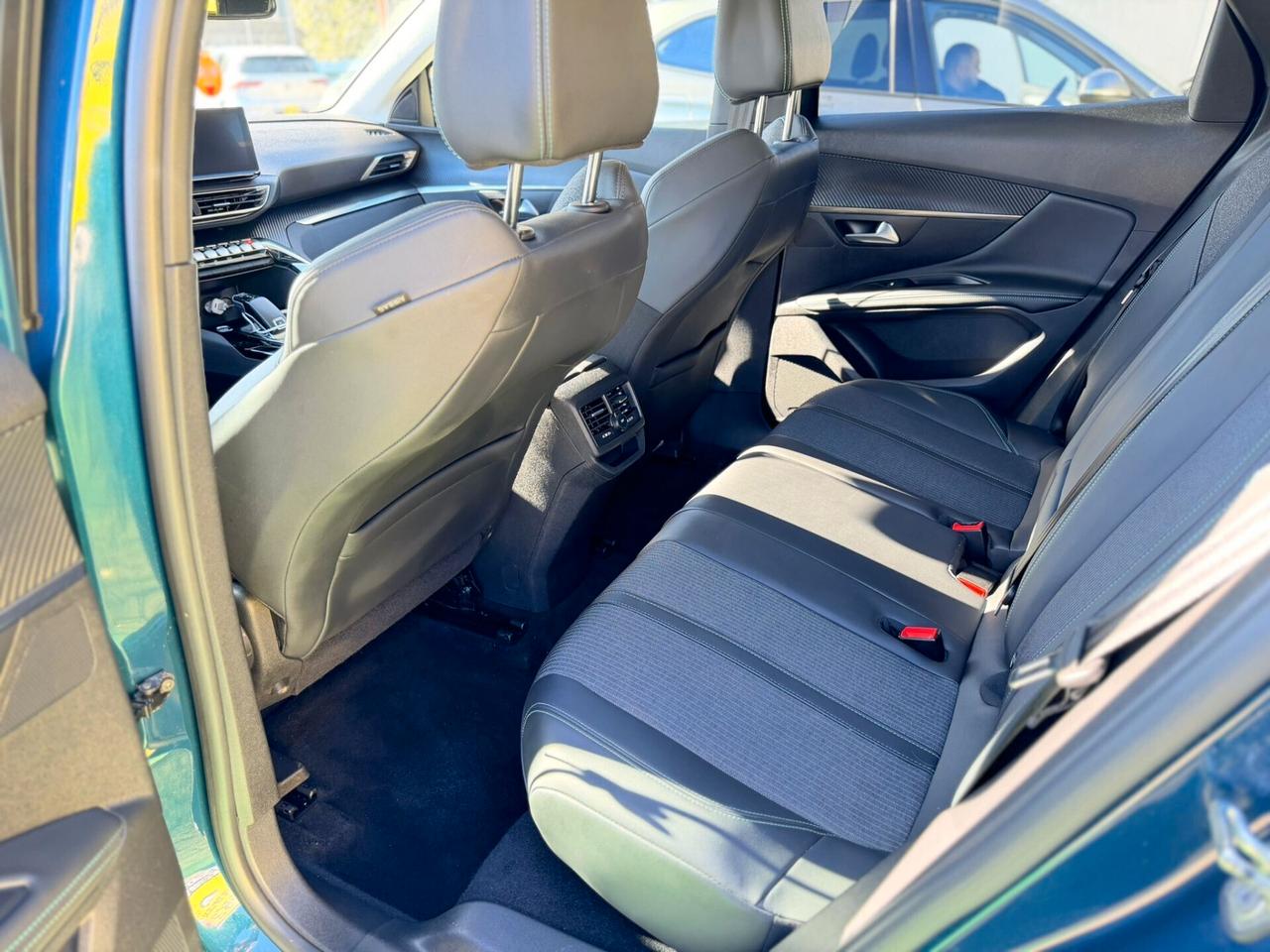 Peugeot 3008 1.5 DIesel 131CV EAT8 Allure Pack anno 10/2022 Permute Garanzia Finanziamento