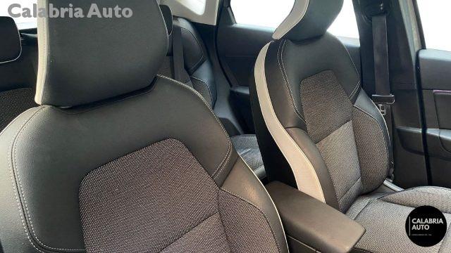 RENAULT Captur Plug-in Hybrid E-Tech 160 CV Intens