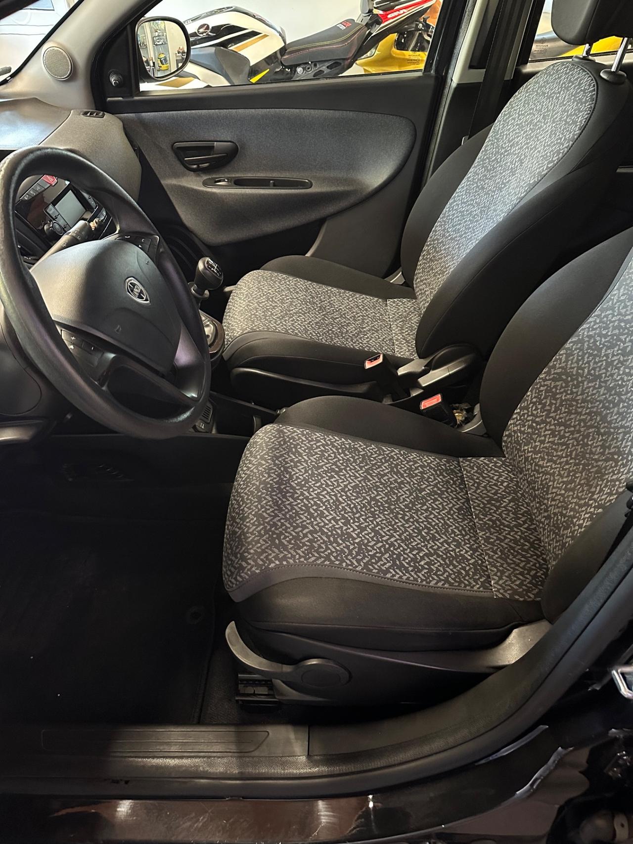 Lancia Ypsilon 1.2 69 CV 5 porte GPL Ecochic Elefantino