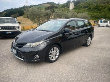 Toyota Auris 1.4 D-4D Lounge